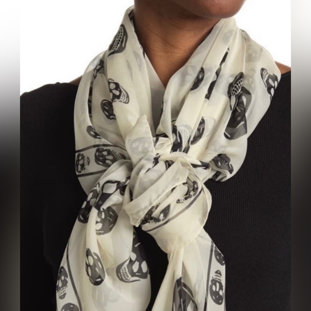 Women’s Skull Print Scarf